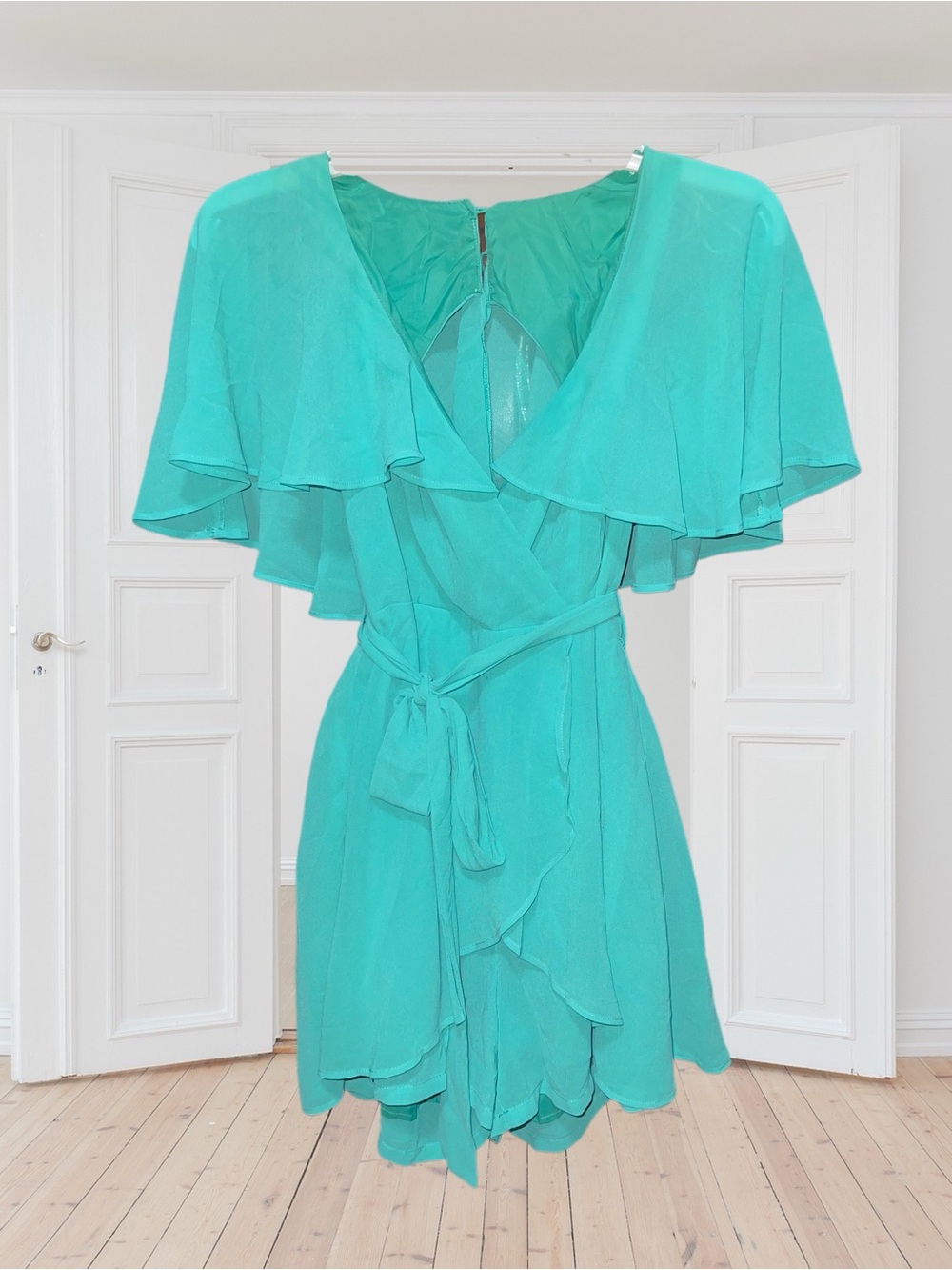 🆕#33~HYFVE Teal Ruffle Cutout Romper, Size Sm